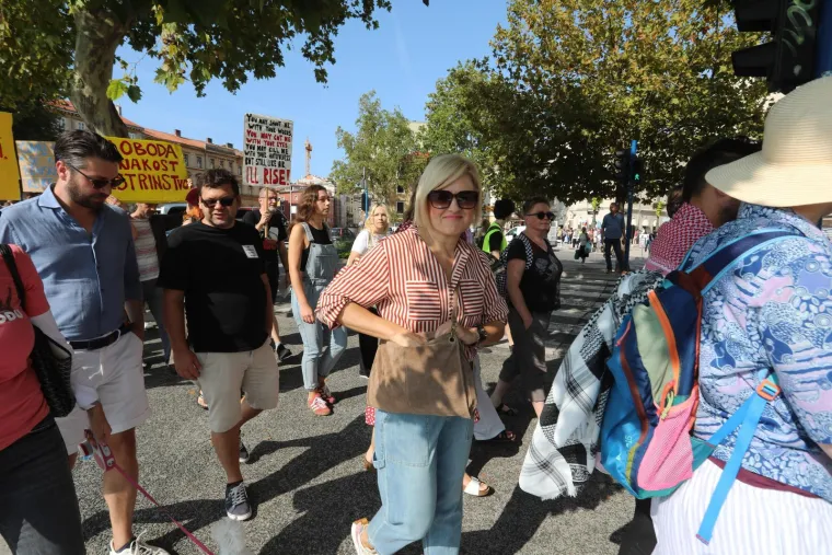 Dvije Hrvatske, dva hoda i poruke: 'Lijepa, pametna, slobodna'; 'Mi smo većina, to je jasno!'