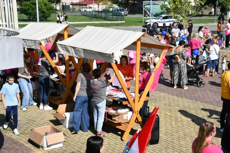 Dvije Hrvatske, dva hoda i poruke: 'Lijepa, pametna, slobodna'; 'Mi smo većina, to je jasno!'