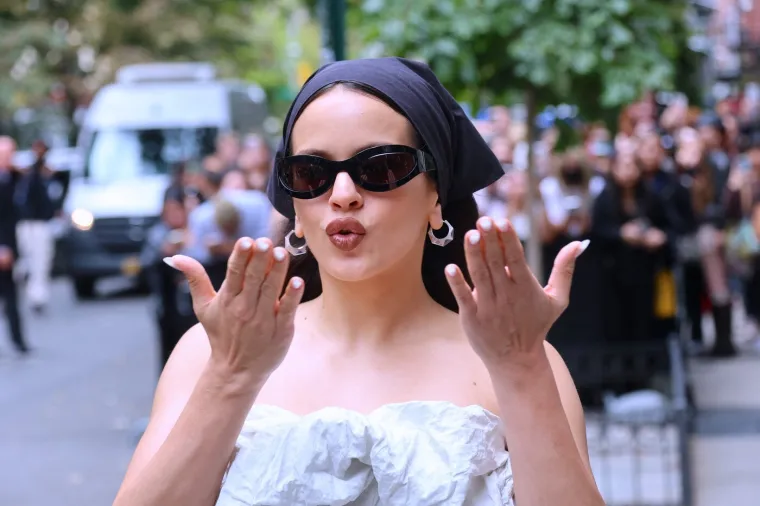 Tjedan mode u New Yorku: Prozirna haljina Dakote Johnson podigla pra&scaron;inu, a evo &scaron;to su odjenuli ostali