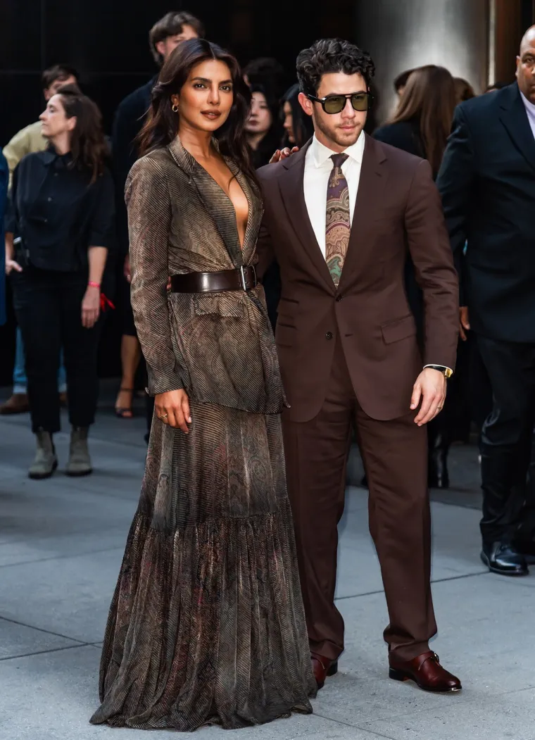 Tjedan mode u New Yorku: Prozirna haljina Dakote Johnson podigla prašinu, a evo što su odjenuli ostali