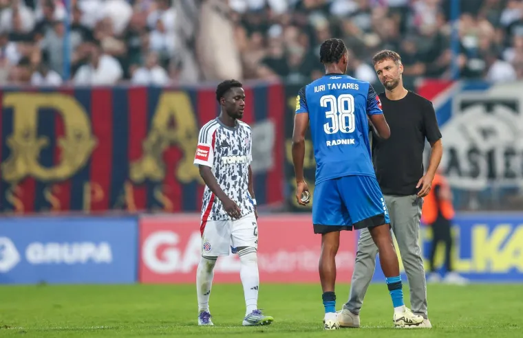 Nepoznata brineta plijenila pažnju na utakmici Varaždina i Hajduka dok je silazila niz tribinu