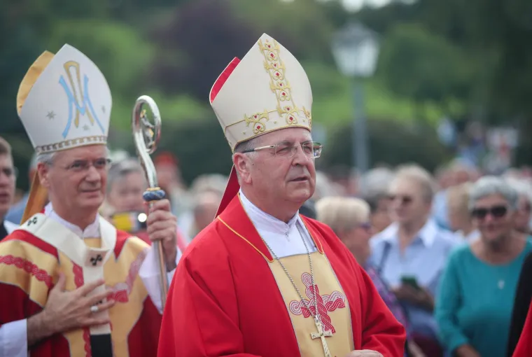 Tisuće vjernika u Bistrici: Nadbiskup Kutleša podsjetio kako je Marija postala 'Kraljica Hrvata'