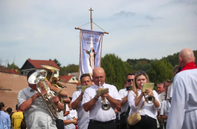 Tisuće vjernika u Bistrici: Nadbiskup Kutleša podsjetio kako je Marija postala 'Kraljica Hrvata'