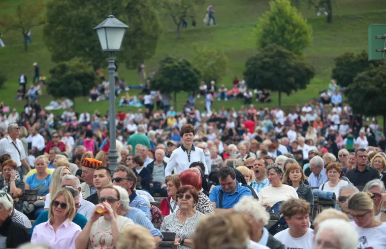 Tisuće vjernika u Bistrici: Nadbiskup Kutleša podsjetio kako je Marija postala 'Kraljica Hrvata'