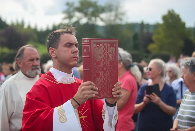 Tisuće vjernika u Bistrici: Nadbiskup Kutleša podsjetio kako je Marija postala 'Kraljica Hrvata'