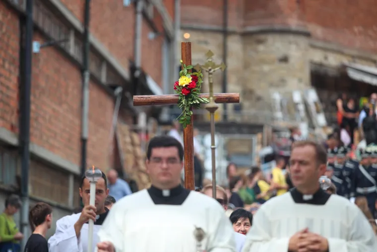 Tisuće vjernika u Bistrici: Nadbiskup Kutleša podsjetio kako je Marija postala 'Kraljica Hrvata'