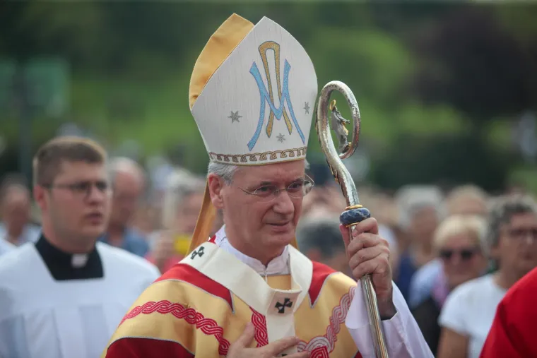 Tisuće vjernika u Bistrici: Nadbiskup Kutleša podsjetio kako je Marija postala 'Kraljica Hrvata'