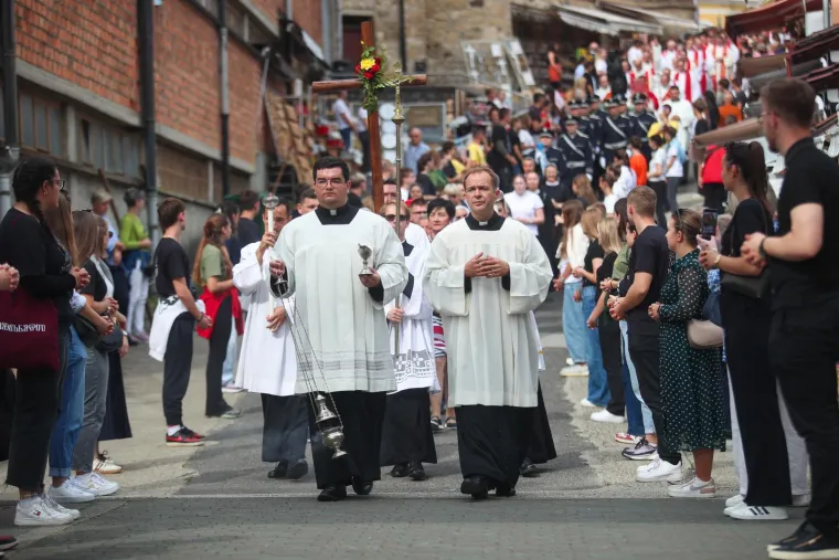 Tisuće vjernika u Bistrici: Nadbiskup Kutleša podsjetio kako je Marija postala 'Kraljica Hrvata'