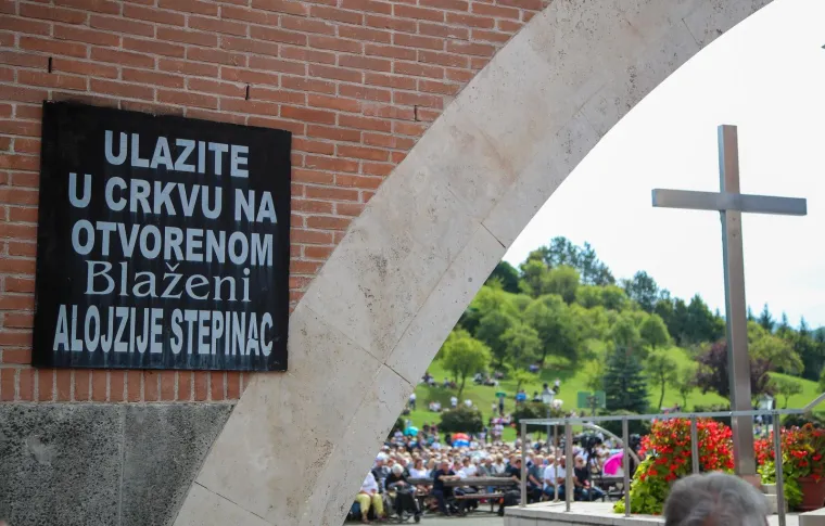 Tisuće vjernika u Bistrici: Nadbiskup Kutle&scaron;a podsjetio kako je Marija postala 'Kraljica Hrvata'