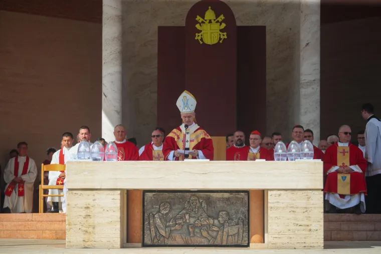 Tisuće vjernika u Bistrici: Nadbiskup Kutle&scaron;a podsjetio kako je Marija postala 'Kraljica Hrvata'