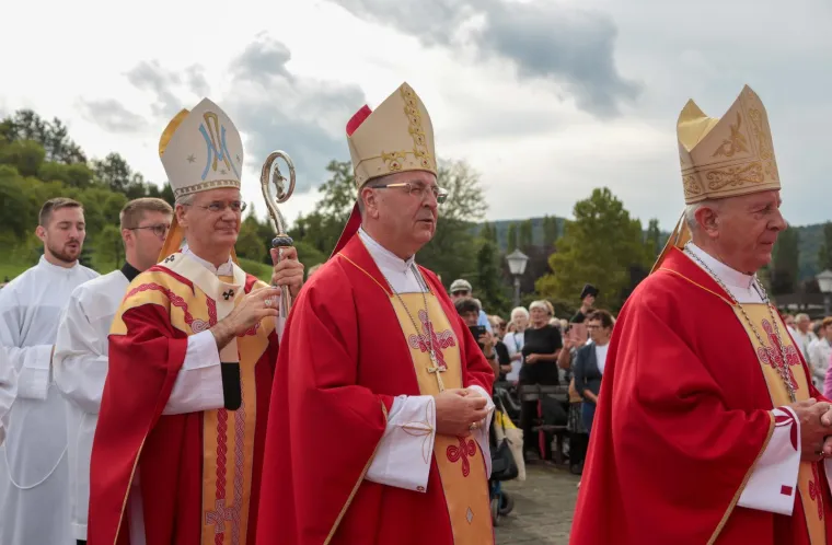 Tisuće vjernika u Bistrici: Nadbiskup Kutle&scaron;a podsjetio kako je Marija postala 'Kraljica Hrvata'