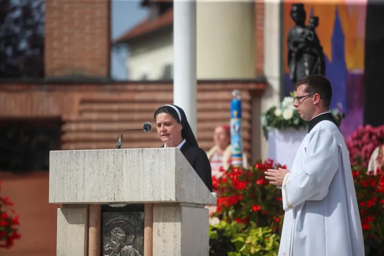 Tisuće vjernika u Bistrici: Nadbiskup Kutle&scaron;a podsjetio kako je Marija postala 'Kraljica Hrvata'