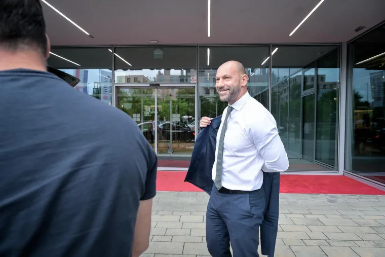 Možda ćete ba&scaron; sada poželjeti u teretanu: Pogledajte mi&scaron;iće ministra Habijana