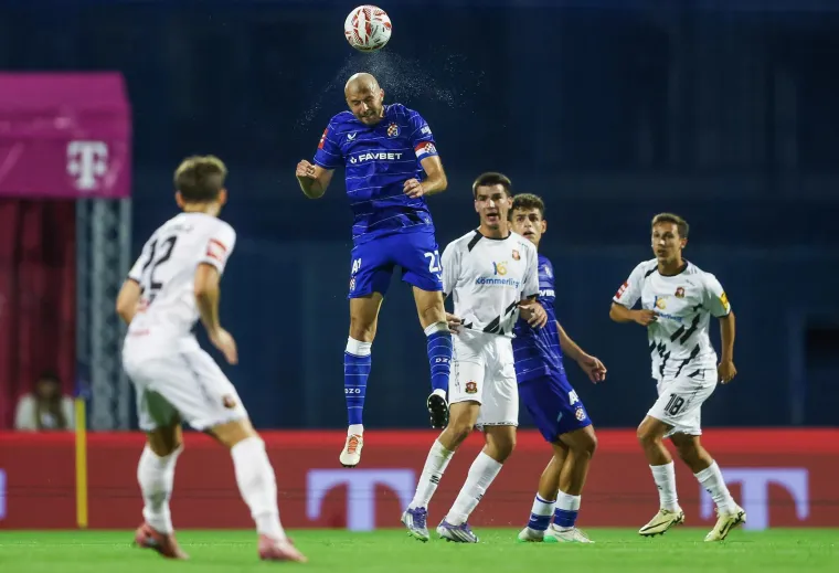 Kovačević se znojio na klupi i hvatao za glavu, a u loži smrknuta lica