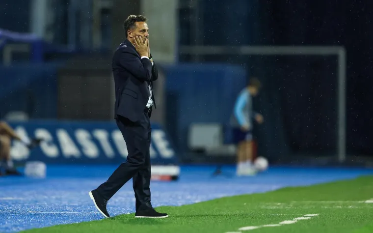 Kovačević se znojio na klupi i hvatao za glavu, a u loži smrknuta lica