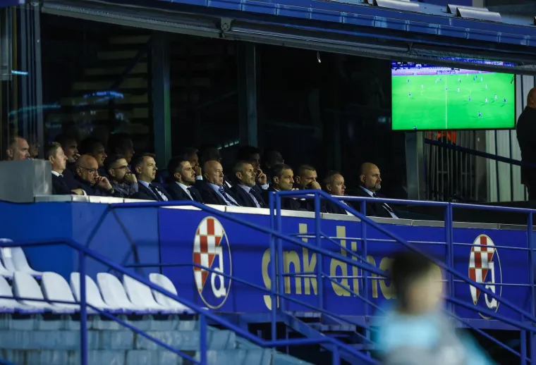 Kovačević se znojio na klupi i hvatao za glavu, a u loži smrknuta lica