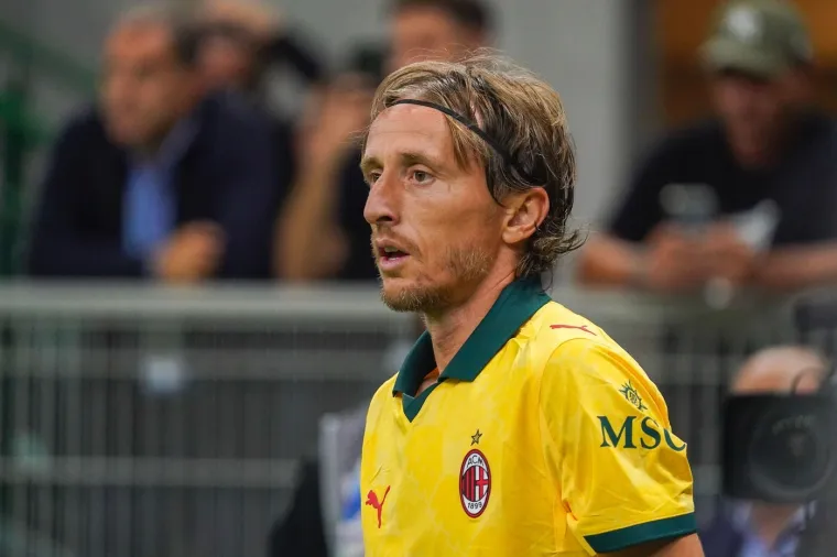 Nogometni svijet klanja se Modriću: 'Sveti Luka je spektakl od igrača. Veliki &scaron;ampion'