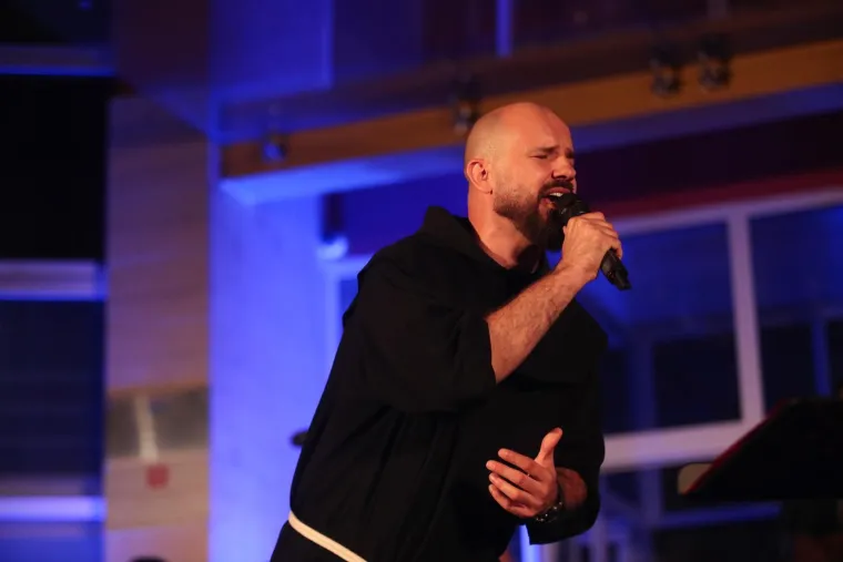 Okrenula se duhovnoj glazbi: Albina zapjevala u čast djevojčici koja je stradala u zagrebačkom potresu