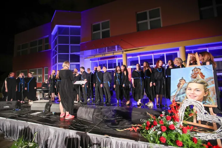 Okrenula se duhovnoj glazbi: Albina zapjevala u čast djevojčici koja je stradala u zagrebačkom potresu