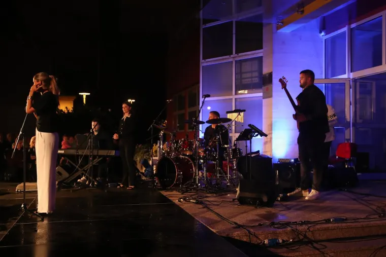 Okrenula se duhovnoj glazbi: Albina zapjevala u čast djevojčici koja je stradala u zagrebačkom potresu