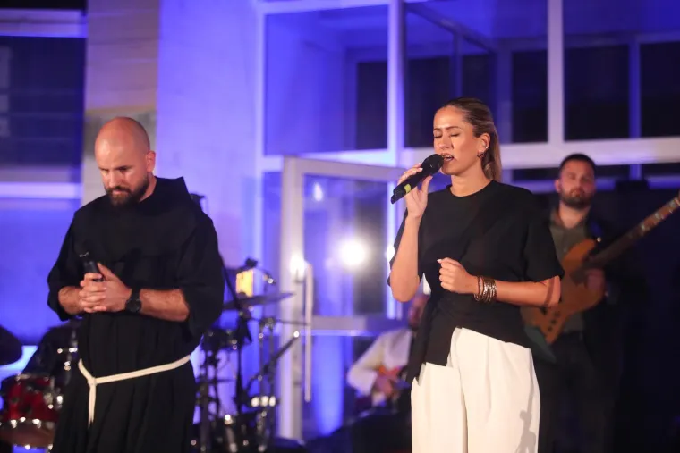 Okrenula se duhovnoj glazbi: Albina zapjevala u čast djevojčici koja je stradala u zagrebačkom potresu