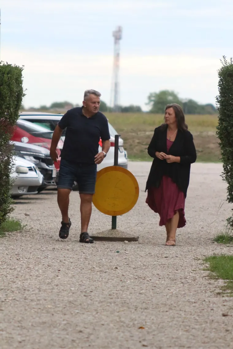 Dress code u Međimurju su uske traperice i kožne jakne: Zgodne cure pro&scaron;etale uz Dravu