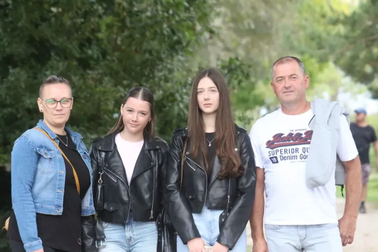 Dress code u Međimurju su uske traperice i kožne jakne: Zgodne cure pro&scaron;etale uz Dravu