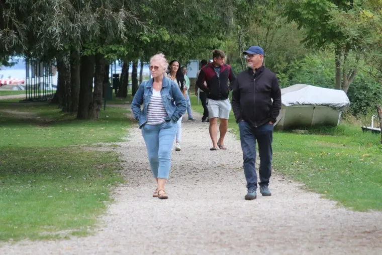 Dress code u Međimurju su uske traperice i kožne jakne: Zgodne cure pro&scaron;etale uz Dravu