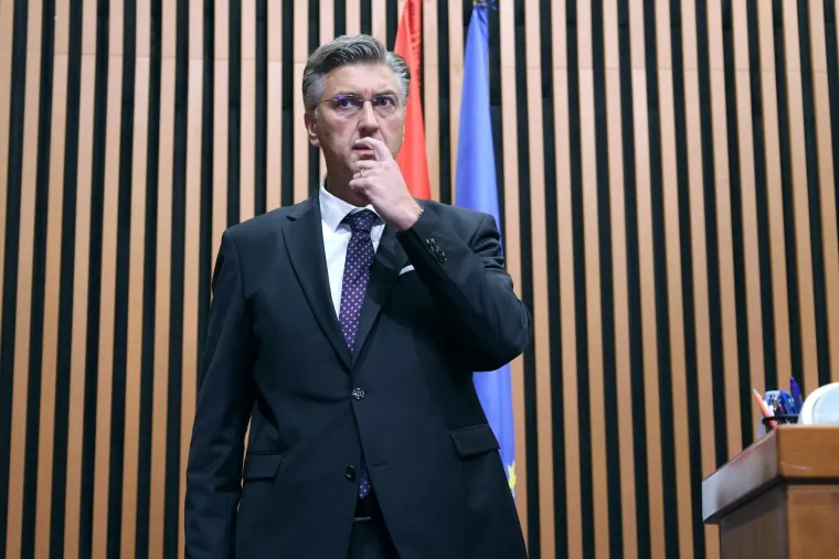 Što kažete, je li im godilo? Pogledajte kako izgledaju zastupnici nakon dva mjeseca odmora