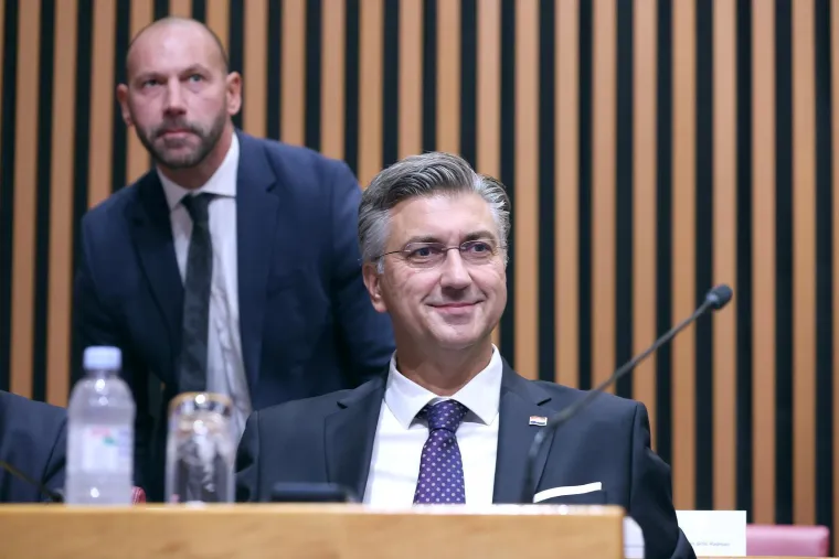 Što kažete, je li im godilo? Pogledajte kako izgledaju zastupnici nakon dva mjeseca odmora