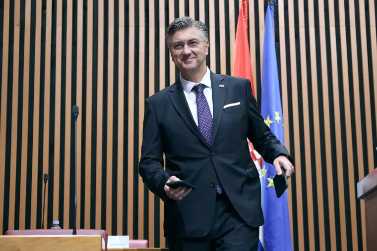 Što kažete, je li im godilo? Pogledajte kako izgledaju zastupnici nakon dva mjeseca odmora