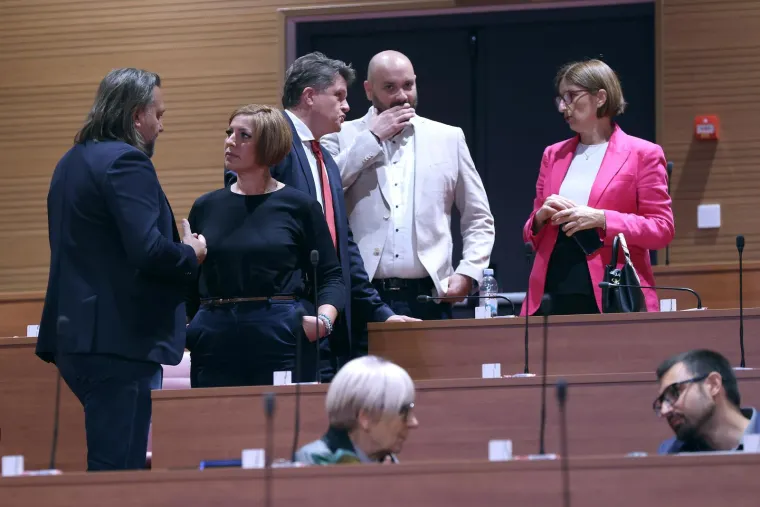 &Scaron;to kažete, je li im godilo? Pogledajte kako izgledaju zastupnici nakon dva mjeseca odmora