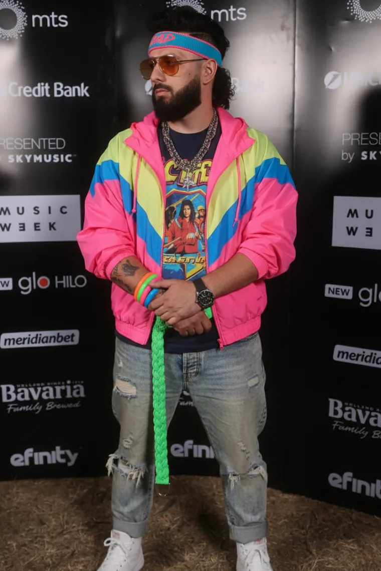 Ovi izvođači osvojili su srca mlađe publike: Evo kako bi izgledali da su pjevali 80-ih godina