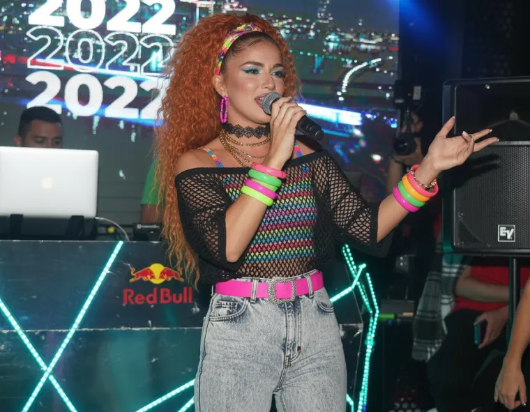 Ovi izvođači osvojili su srca mlađe publike: Evo kako bi izgledali da su pjevali 80-ih godina