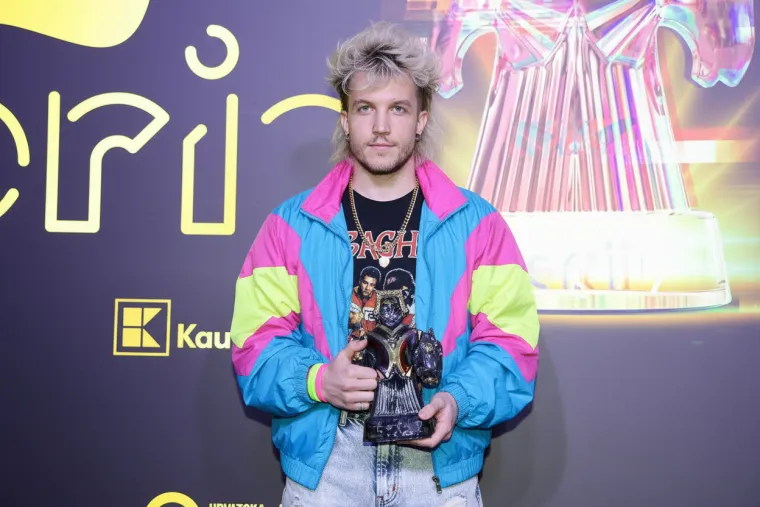 Ovi izvođači osvojili su srca mlađe publike: Evo kako bi izgledali da su pjevali 80-ih godina