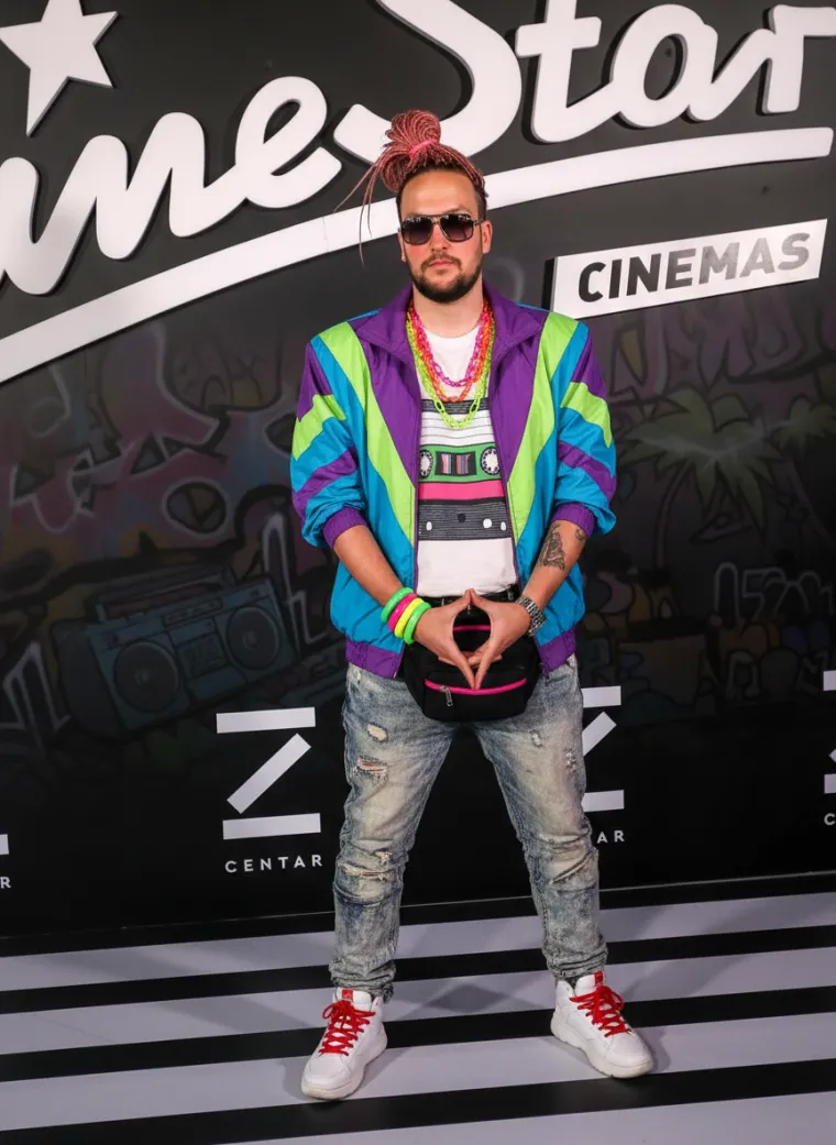 Ovi izvođači osvojili su srca mlađe publike: Evo kako bi izgledali da su pjevali 80-ih godina