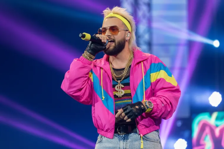 Ovi izvođači osvojili su srca mlađe publike: Evo kako bi izgledali da su pjevali 80-ih godina