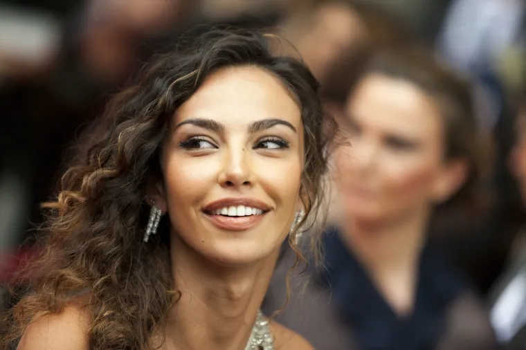 Nazivaju je modernom 'Sophijom Loren', ali prije operacija je izgledala potpuno drugačije