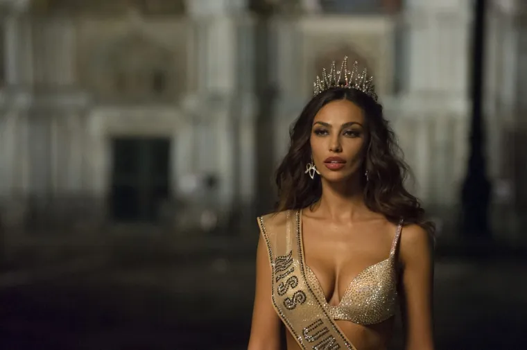 Nazivaju je modernom 'Sophijom Loren', ali prije operacija je izgledala potpuno drugačije