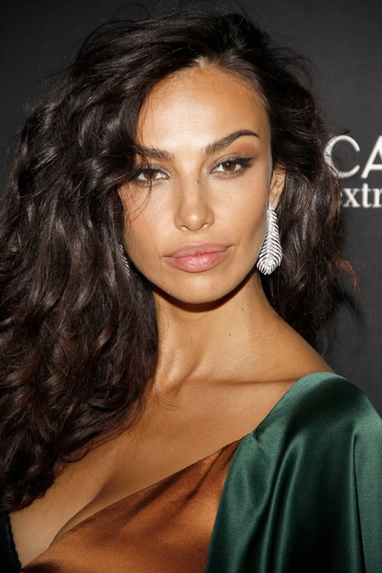 Nazivaju je modernom 'Sophijom Loren', ali prije operacija je izgledala potpuno drugačije