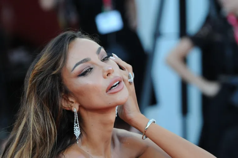 Nazivaju je modernom 'Sophijom Loren', ali prije operacija je izgledala potpuno drugačije