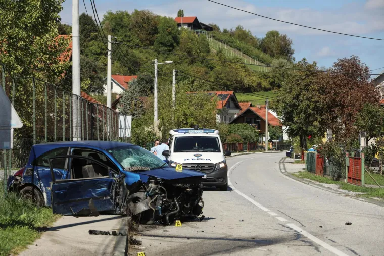 Kr&scaron; i lom kod Zaboka. Autom udario u ogradu kuće, prizori su užasni: 'Kao da je proletio uragan'