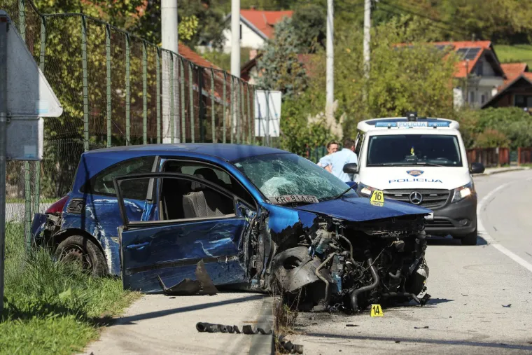 Kr&scaron; i lom kod Zaboka. Autom udario u ogradu kuće, prizori su užasni: 'Kao da je proletio uragan'