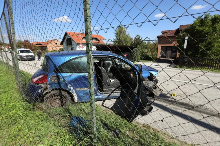 Kr&scaron; i lom kod Zaboka. Autom udario u ogradu kuće, prizori su užasni: 'Kao da je proletio uragan'