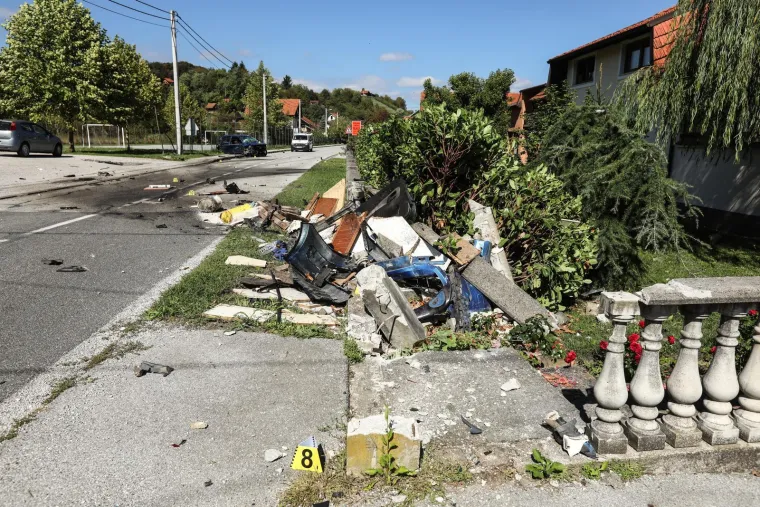 Kr&scaron; i lom kod Zaboka. Autom udario u ogradu kuće, prizori su užasni: 'Kao da je proletio uragan'