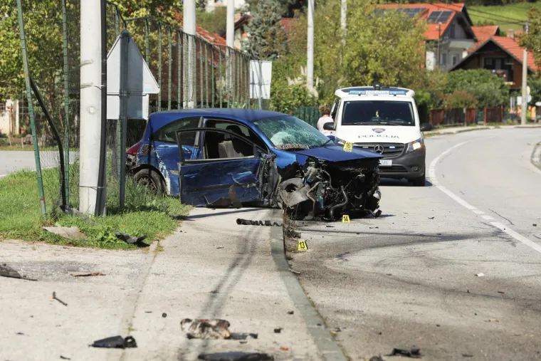 Kr&scaron; i lom kod Zaboka. Autom udario u ogradu kuće, prizori su užasni: 'Kao da je proletio uragan'