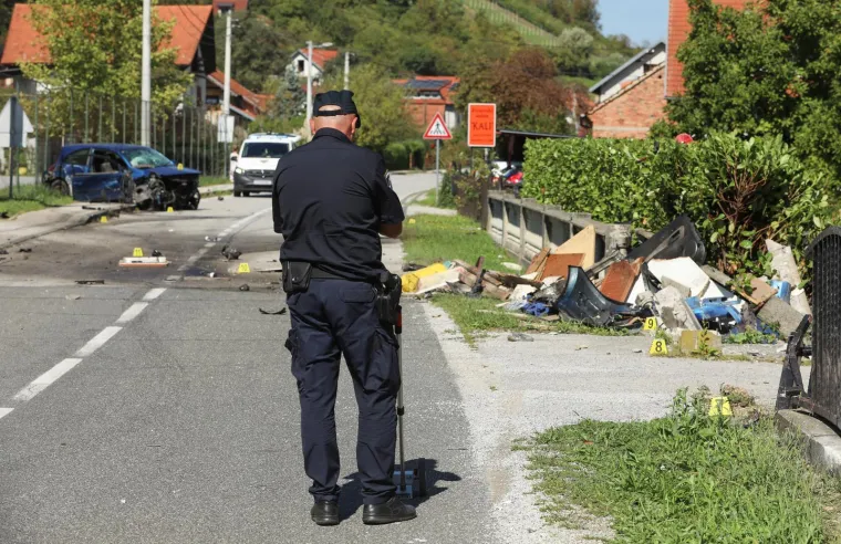 Kr&scaron; i lom kod Zaboka. Autom udario u ogradu kuće, prizori su užasni: 'Kao da je proletio uragan'