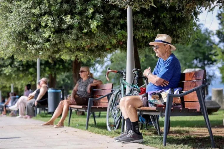 Zapalila Kalelargu: Djevojka u haljini toplih tonova istaknula obline i zaustavila promet u Zadru