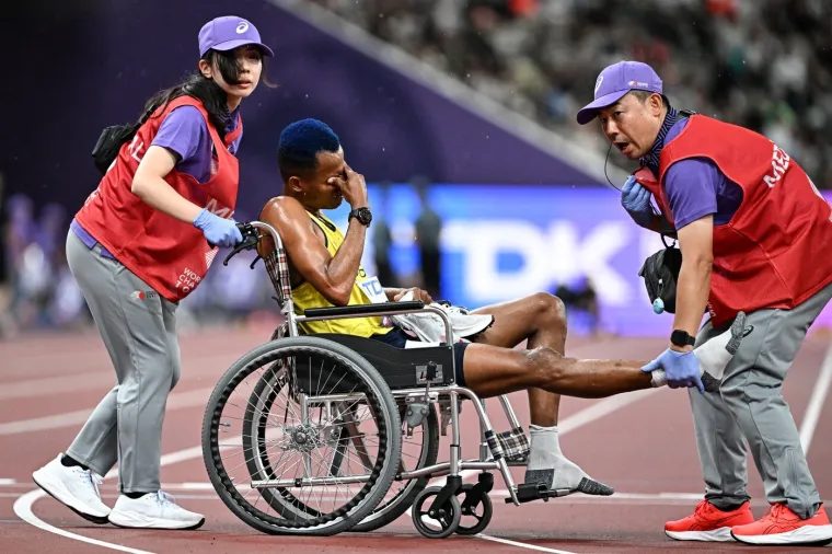 O ovim scenama iz Tokija bruji cijeli svijet: Atletičari doživjeli &scaron;ok pa postali priča dana