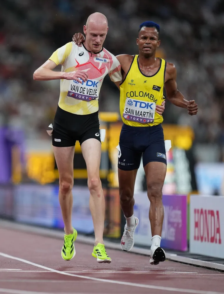 O ovim scenama iz Tokija bruji cijeli svijet: Atletičari doživjeli &scaron;ok pa postali priča dana